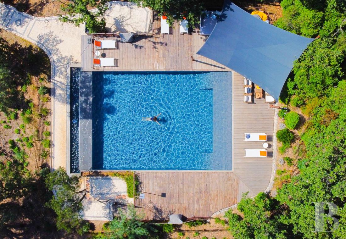 A renovated farmhouse surrounded by extensive grounds leading down to the sea, between Toulon and Hyères on the Var coast - photo  n°29